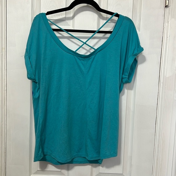 Fang short sleeve shirt with cris cross back size large - Picture 2 of 4